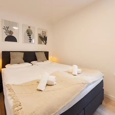 Homeme 2 I Zentral I Netflix I Kueche I Parkplatz I Kliniknah Apartment *